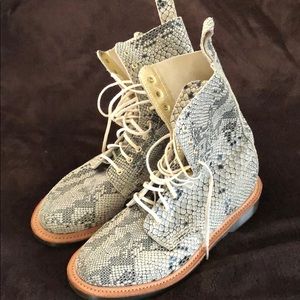 Dr. Martens size 5UK US7 Amazzonia Python